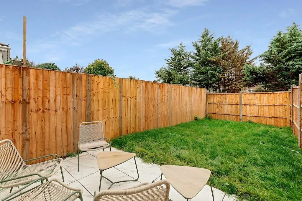 West London Garden Luxury Apartment Near Elizabeth Line 0*,  Ηνωμένο Βασίλειο