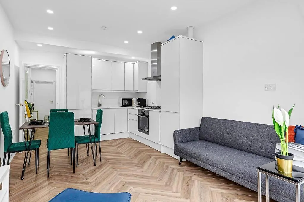 West London Garden Luxury Apartment Near Elizabeth Line