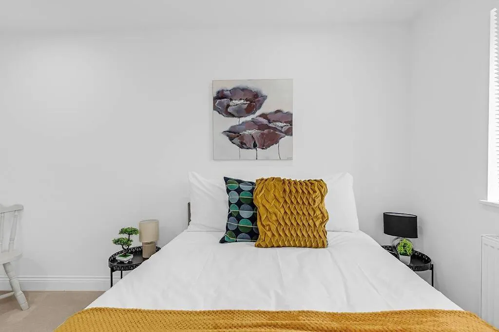 West London Garden Luxury Apartment Near Elizabeth Line